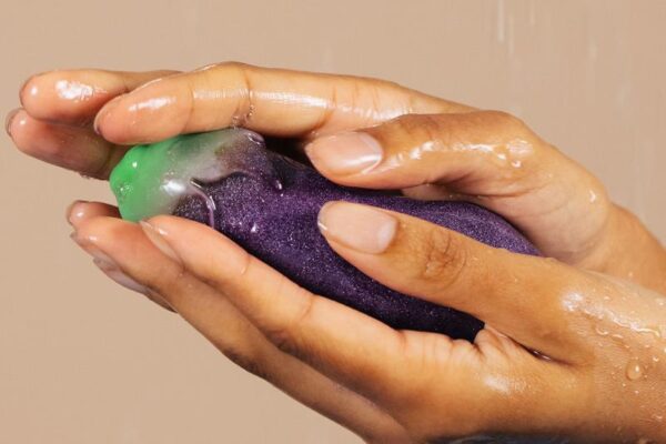 https---hypebeast.com-wp-content-blogs.dir-6-files-2020-01-lush-cosmetics-valentines-day-collection-limited-edition-eggplant-peach-soaps-release-5